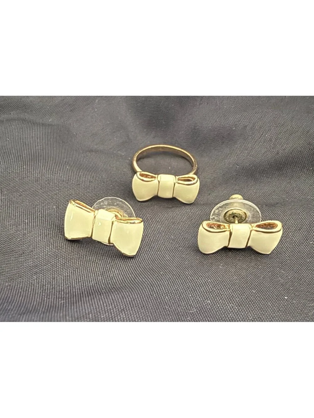 Gold-Tone Bow Ring & earring set– Size 6 (Approx.)